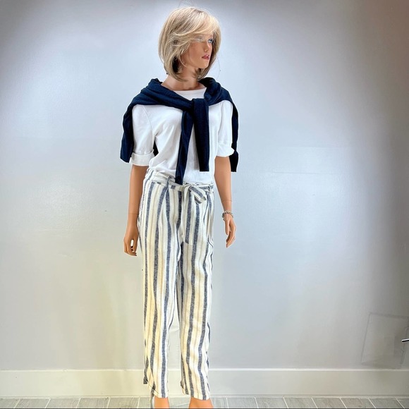 Linen pants NWT. Very stylish, slit pockets. Elastic waist - Picture 1 of 8